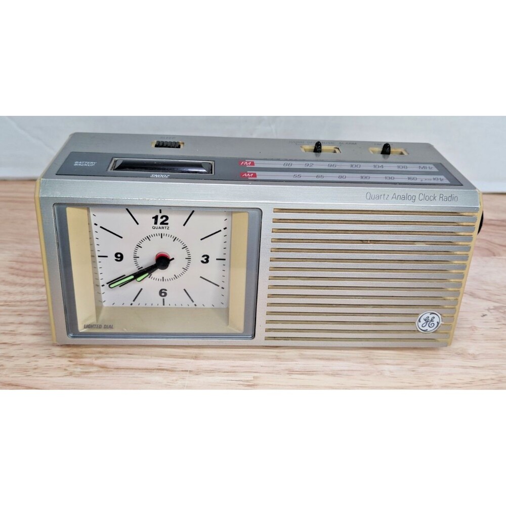 VTG GE Quartz Analog Clock Radio AM/FM Model 7-4557A General Electric Works USA